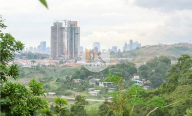 Se Vende Terreno de 5,700M2 en Brisas del Golf, Via al Club de Golf