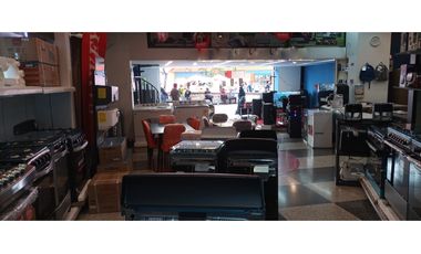 Se Alquila Local de 250M2 en la 5 de mayo entrada de Peatonal