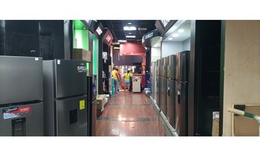 Se Alquila Local de 250M2 en la 5 de mayo entrada de Peatonal