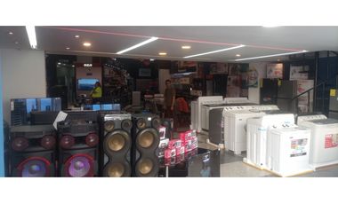 Se Alquila Local de 250M2 en la 5 de mayo entrada de Peatonal