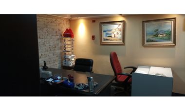 Se Alquila Local de 250M2 en la 5 de mayo entrada de Peatonal