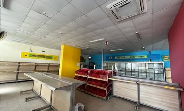 Se Alquila Local Comercial de 633M2 en la Via 12 de Octubre