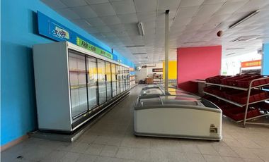 Se Alquila Local Comercial de 633M2 en la Via 12 de Octubre