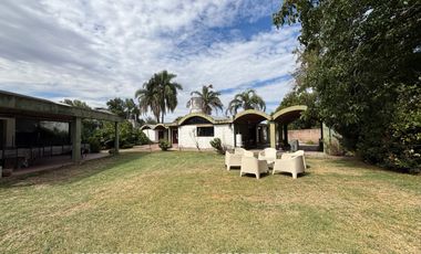 Casa 5 ambientes 1707 m² en venta con doble cochera en Adrogué