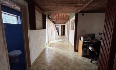 Casa 5 ambientes 1707 m² en venta con doble cochera en Adrogué