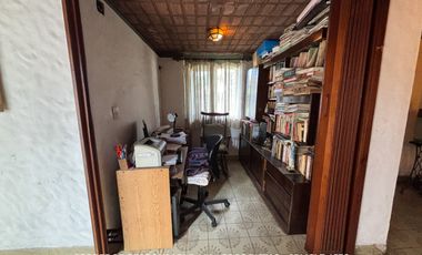 Casa 5 ambientes 1707 m² en venta con doble cochera en Adrogué