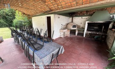 Casa 5 ambientes 204 M² cubiertos en venta con doble cochera en Adrogué