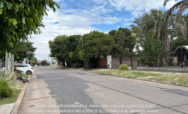 Casa 5 ambientes 204 M² cubiertos en venta con doble cochera en Adrogué