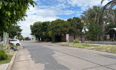 Casa 5 ambientes 1707 m² en venta con doble cochera en Adrogué