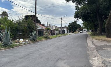 Casa 5 ambientes 1707 m² en venta con doble cochera en Adrogué
