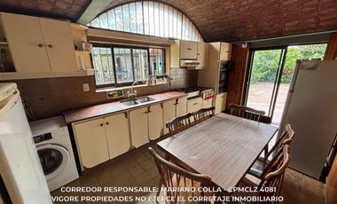 Casa 5 ambientes 204 M² cubiertos en venta con doble cochera en Adrogué