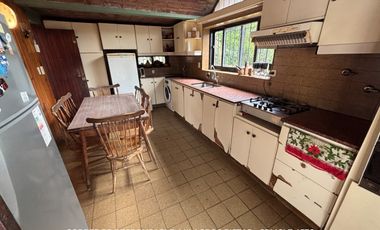 Casa 5 ambientes 1707 m² en venta con doble cochera en Adrogué