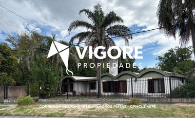 Casa 5 ambientes 1707 m² en venta con doble cochera en Adrogué