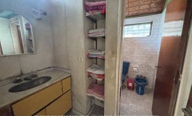 Casa 5 ambientes 1707 m² en venta con doble cochera en Adrogué