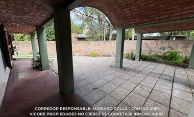 Casa 5 ambientes 204 M² cubiertos en venta con doble cochera en Adrogué