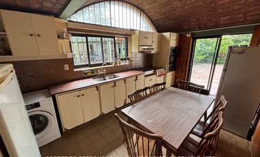Casa 5 ambientes 1707 m² en venta con doble cochera en Adrogué