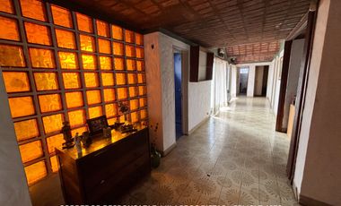 Casa 5 ambientes 1707 m² en venta con doble cochera en Adrogué