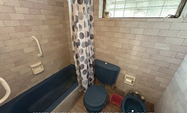 Casa 5 ambientes 1707 m² en venta con doble cochera en Adrogué