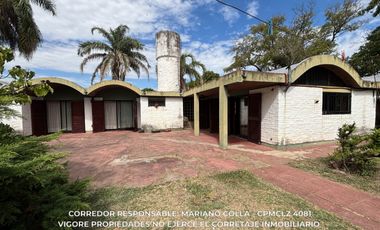 Casa 5 ambientes 204 M² cubiertos en venta con doble cochera en Adrogué