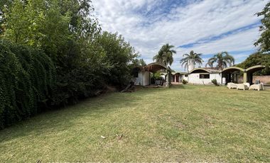 Casa 5 ambientes 1707 m² en venta con doble cochera en Adrogué
