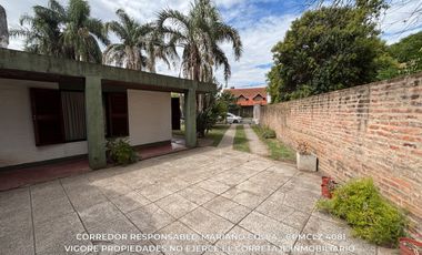 Casa 5 ambientes 204 M² cubiertos en venta con doble cochera en Adrogué