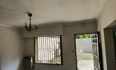 Casa en alquiler en Castelar Sur