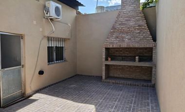 Casa en alquiler en Castelar Sur