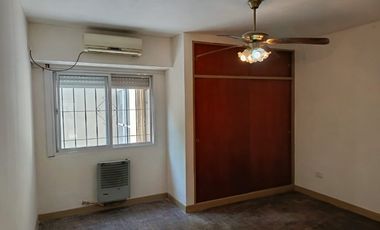 Casa en alquiler en Castelar Sur