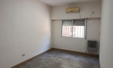 Casa en alquiler en Castelar Sur