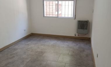 Casa en alquiler en Castelar Sur