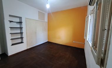 Casa PH en alquiler en Parque Quirno