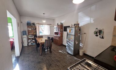 VENTA CASA 4 DORMITORIOS MAS DEPARTAMENTO ZONA SUR