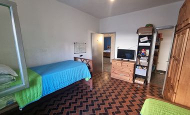 VENTA CASA 4 DORMITORIOS MAS DEPARTAMENTO ZONA SUR