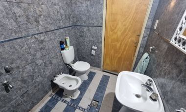 VENTA CASA 4 DORMITORIOS MAS DEPARTAMENTO ZONA SUR