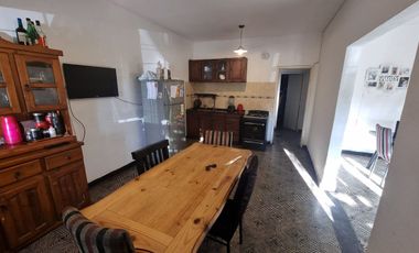 VENTA CASA 4 DORMITORIOS MAS DEPARTAMENTO ZONA SUR