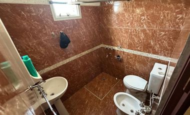 OPORTUNIDAD CASA + 2 DPTOS +LAVADERO DE AUTOS