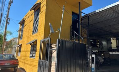 OPORTUNIDAD CASA + 2 DPTOS +LAVADERO DE AUTOS