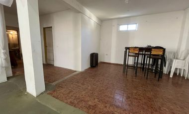 VENDO LOCAL, GALPON, SALON DE EVENTOS. TOMO AUTO