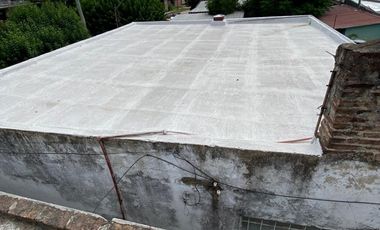 VENTA DE CASA TRES AMBIENTES