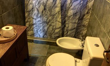 VENTA CASA 3 DORMITORIOS, COCHERA, PATIO Y LOCAL