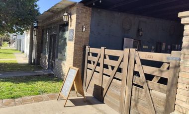 VENTA CASA 3 DORMITORIOS, COCHERA, PATIO Y LOCAL