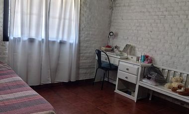 VENTA CASA 3 DORMITORIOS, COCHERA, PATIO Y LOCAL