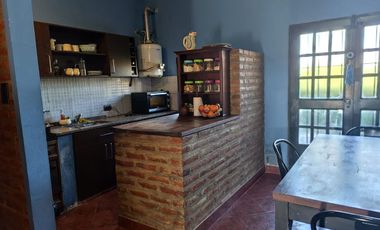 VENTA CASA 3 DORMITORIOS, COCHERA, PATIO Y LOCAL