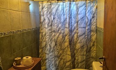 VENTA CASA 3 DORMITORIOS, COCHERA, PATIO Y LOCAL