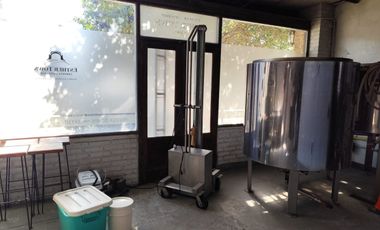 VENTA CASA 3 DORMITORIOS, COCHERA, PATIO Y LOCAL