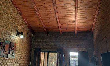 VENTA CASA 3 DORMITORIOS, COCHERA, PATIO Y LOCAL