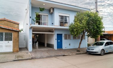 CASA EN VENTA CAPITAN BERMUDEZ CON PILETA