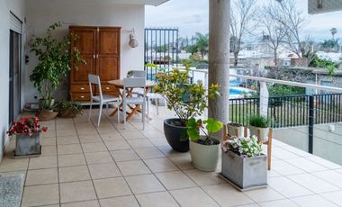 CASA EN VENTA CAPITAN BERMUDEZ CON PILETA