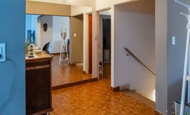 CASA EN VENTA CAPITAN BERMUDEZ CON PILETA