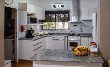 CASA EN VENTA CAPITAN BERMUDEZ CON PILETA